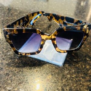 Chic Tortoise Shell Sunglasses